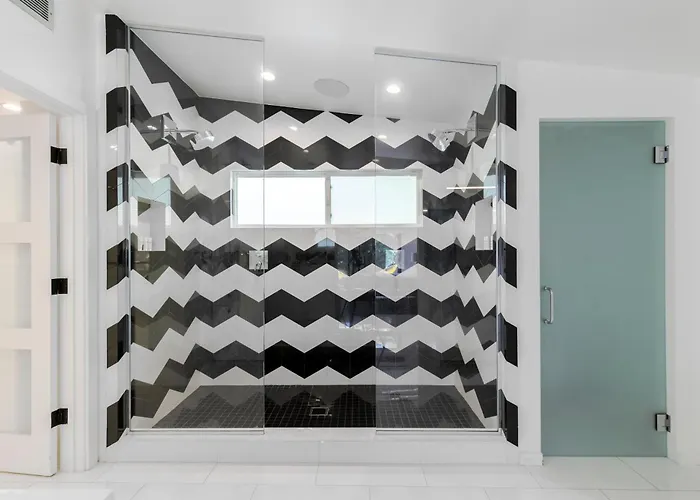 3M Hollywood Modern Oasis