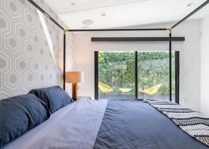3M Hollywood Modern Oasis
