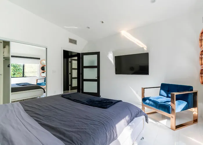 3M Hollywood Modern Oasis